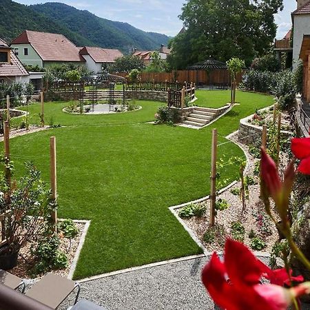 Hotel-Restaurant Kirchenwirt Weissenkirchen in der Wachau Exterior photo