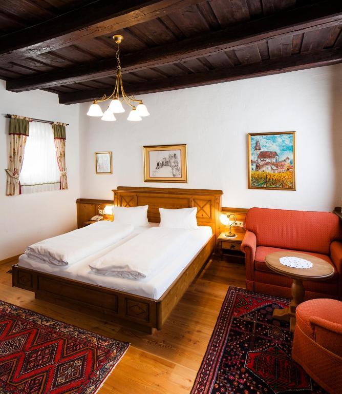 Hotel-Restaurant Kirchenwirt Weissenkirchen in der Wachau Room photo
