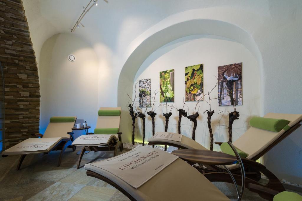 Hotel-Restaurant Kirchenwirt Weissenkirchen in der Wachau Room photo