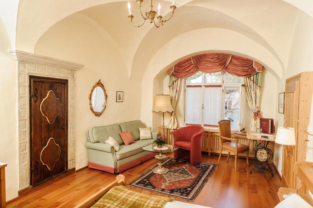 Hotel-Restaurant Kirchenwirt Weissenkirchen in der Wachau Room photo